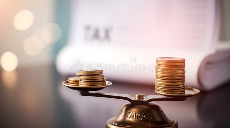 balanca equilibrando moedas e documentos fiscais