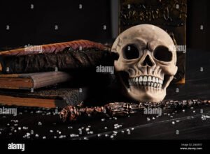 carteira de trabalho rasgada sobre mesa escura