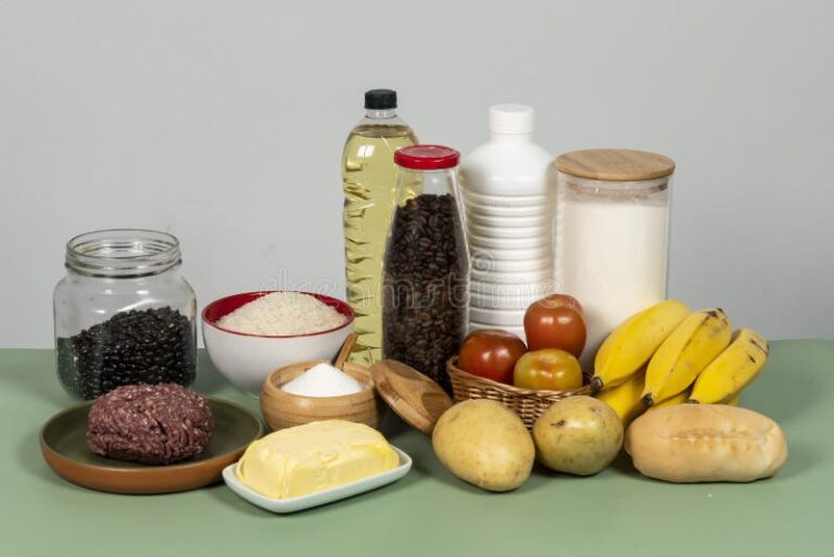Qual é o valor atual da cesta básica para funcionários no Brasil 3 cesta basica de alimentos variados no brasil