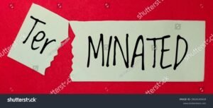 contrato rasgado simbolizando rescisao trabalhista 1