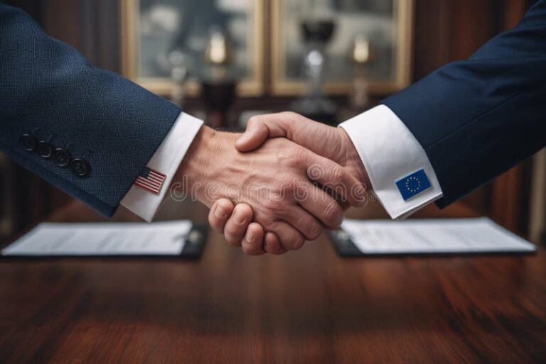 A Contribuição Sindical Patronal É Obrigatória Para Todas Empresas 5 empresario apertando mao com representante sindical