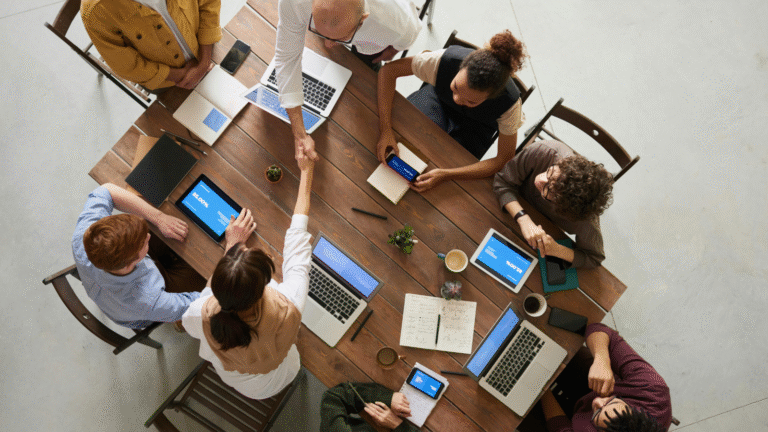 O Que Faz No RH: Quais São As Funções Principais Do Setor 20 equipe de rh em reuniao de planejamento estrategico