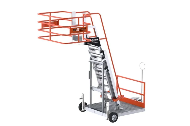 escada movel com guarda corpo em uso segura