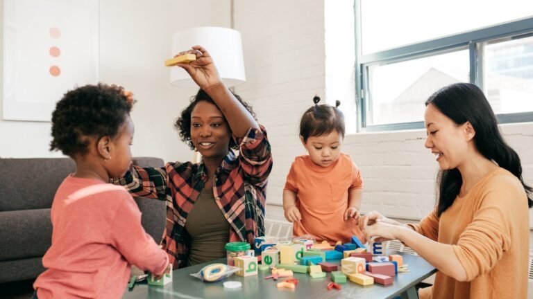 familia reunida em ambiente acolhedor