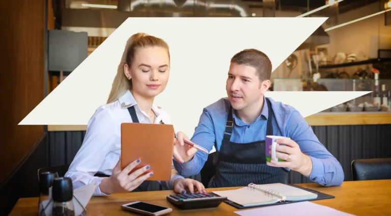 Trabalhar em Feriado Ganha Mais Entenda Seus Direitos Trabalhistas 1 funcionario feliz recebendo pagamento extra no trabalho