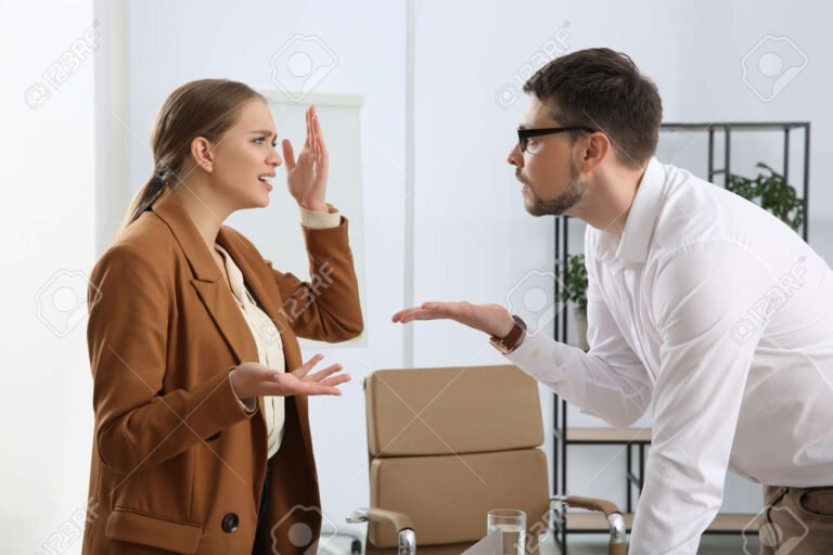 Como Identificar e Lidar Com Agressão Verbal no Trabalho Entre Funcionários