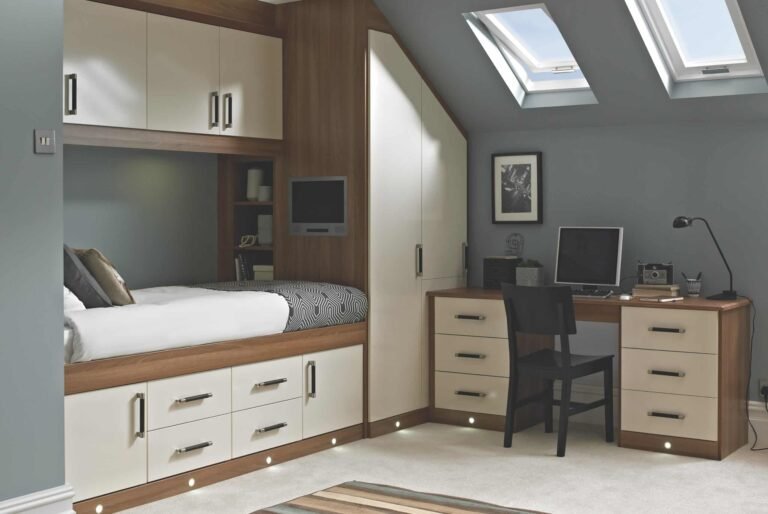 Como escolher um guarda-roupa planejado que se encaixe em cima da cama