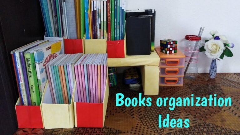 Como Fazer Trabalho em ABNT: Quais São as Regras Básicas 2 livros e materiais de estudo organizados sobre mesa