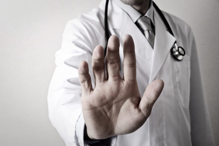 medico considerando recusar atendimento a paciente