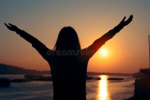 mulher gravida olhando esperancosa para o horizonte