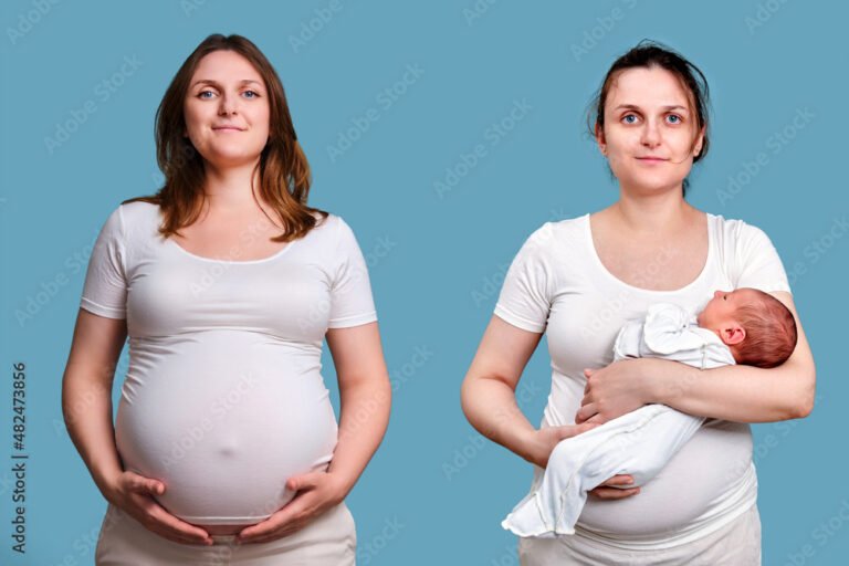 mulher gravida sorrindo com bebe na barriga