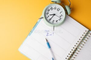 relogio com calendario e carteira de trabalho