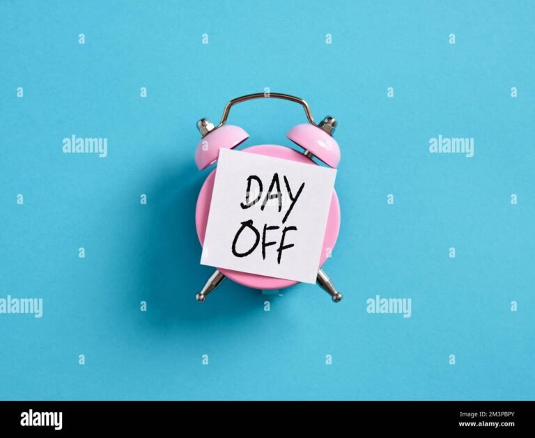 Posso Sair Mais Cedo Durante o Aviso Prévio Após Pedir Demissão 2 relogio marcando fim do expediente vazio