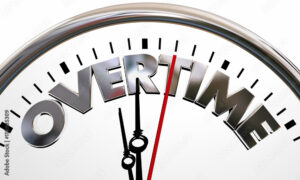 relogio marcando hora extra no trabalho