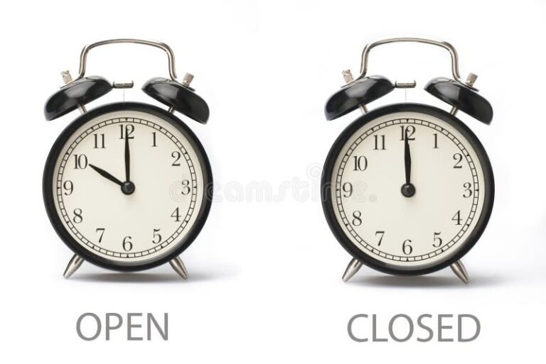 Como Calcular Hora Extra em Domingo e Feriado Segundo a Lei 1 relogio marcando horas com fundo de domingo