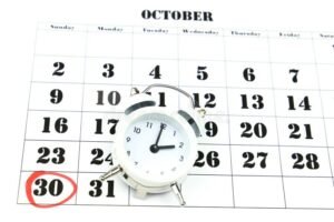 relogio marcando o tempo com calendario